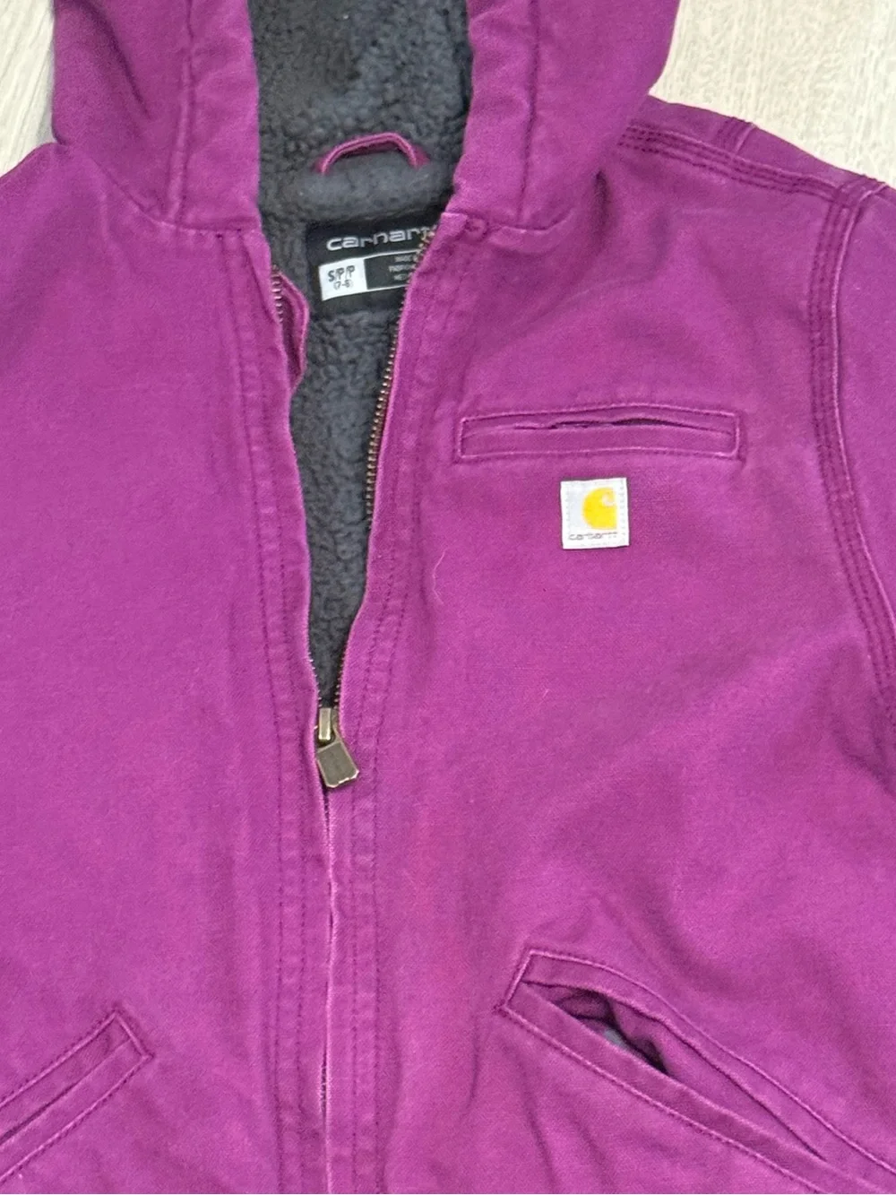 Carhartt Hooded Kids Jacket in Plum Size 7/8 Small